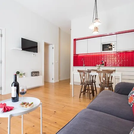 Bright Apt With Patio In Center!